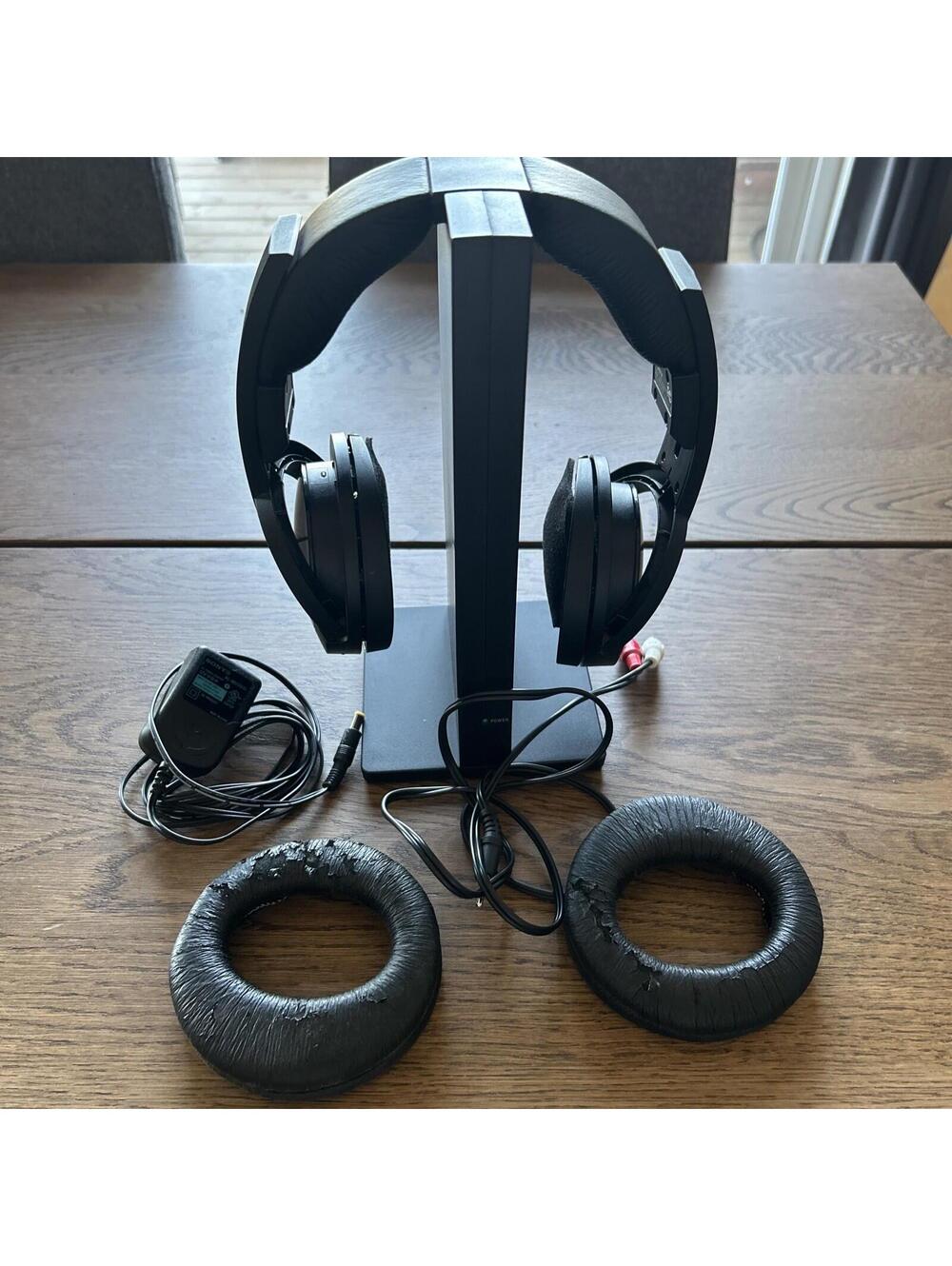 Sony Head Phones Stereo & Transmitter MDR-RF985R Wireless Base TMR-RF985R